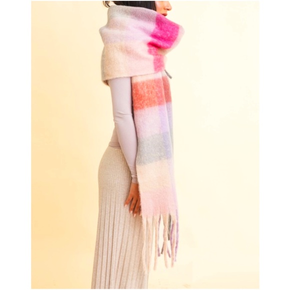 Cozy Multicolor Brushed Fabric Checkered Plaid Tassel Blanket scarf - Picture 2 of 4